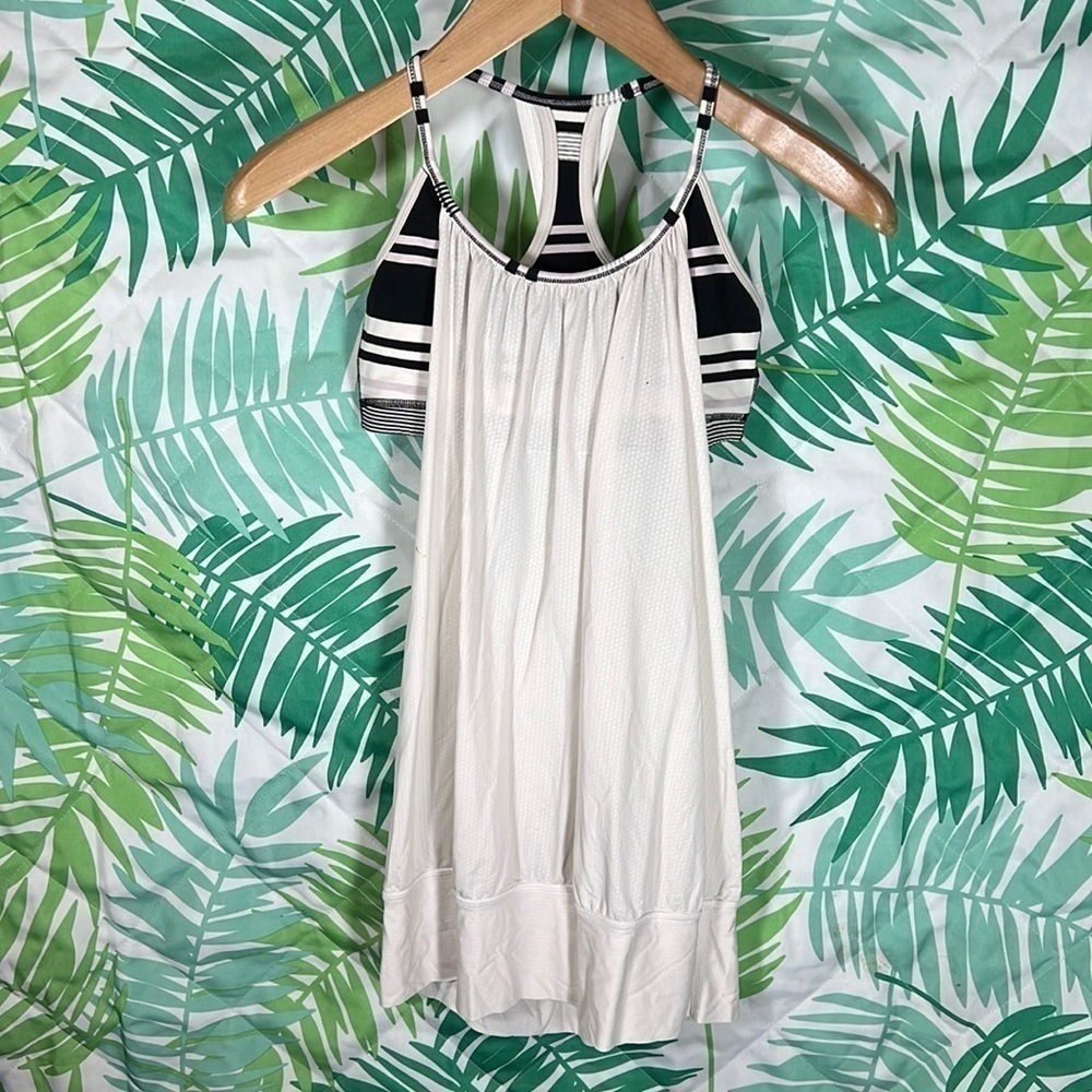 Lululemon athletica tank top with attached sports bra size 6 black/white